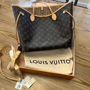 Louis Vuitton Neverfull MM- Great condition!!
